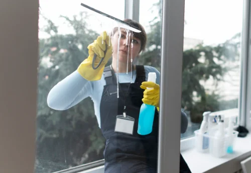 Nettoyage de vitres intérieures et extérieures à Rocquemont